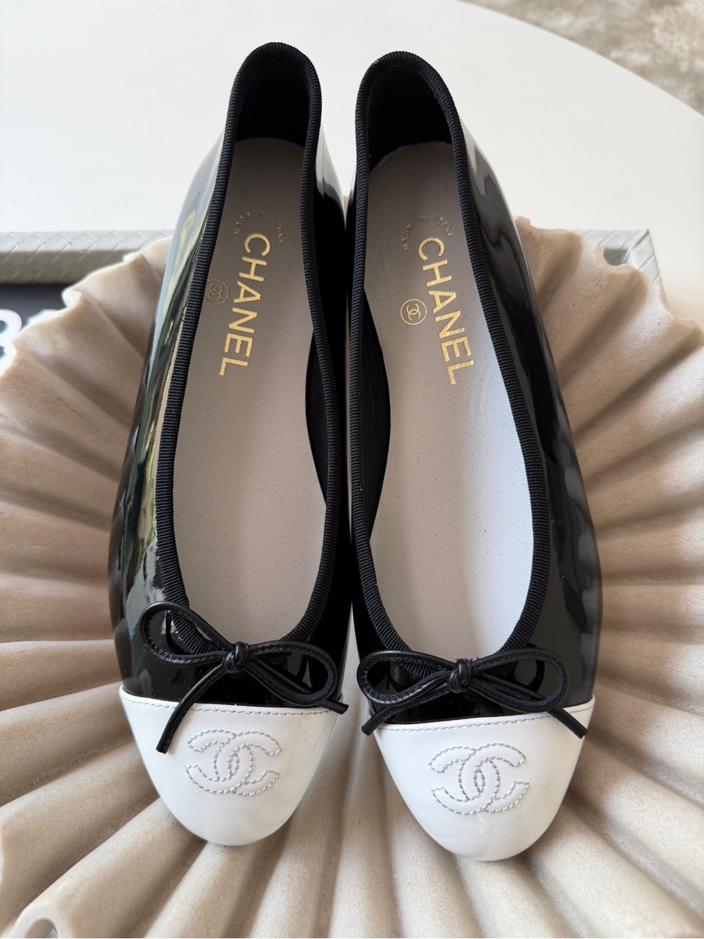 Chanel 26 Black Patent Leather White Cap Toe CC Logo Ballet Ballerina Flats - Picture 9 of 15